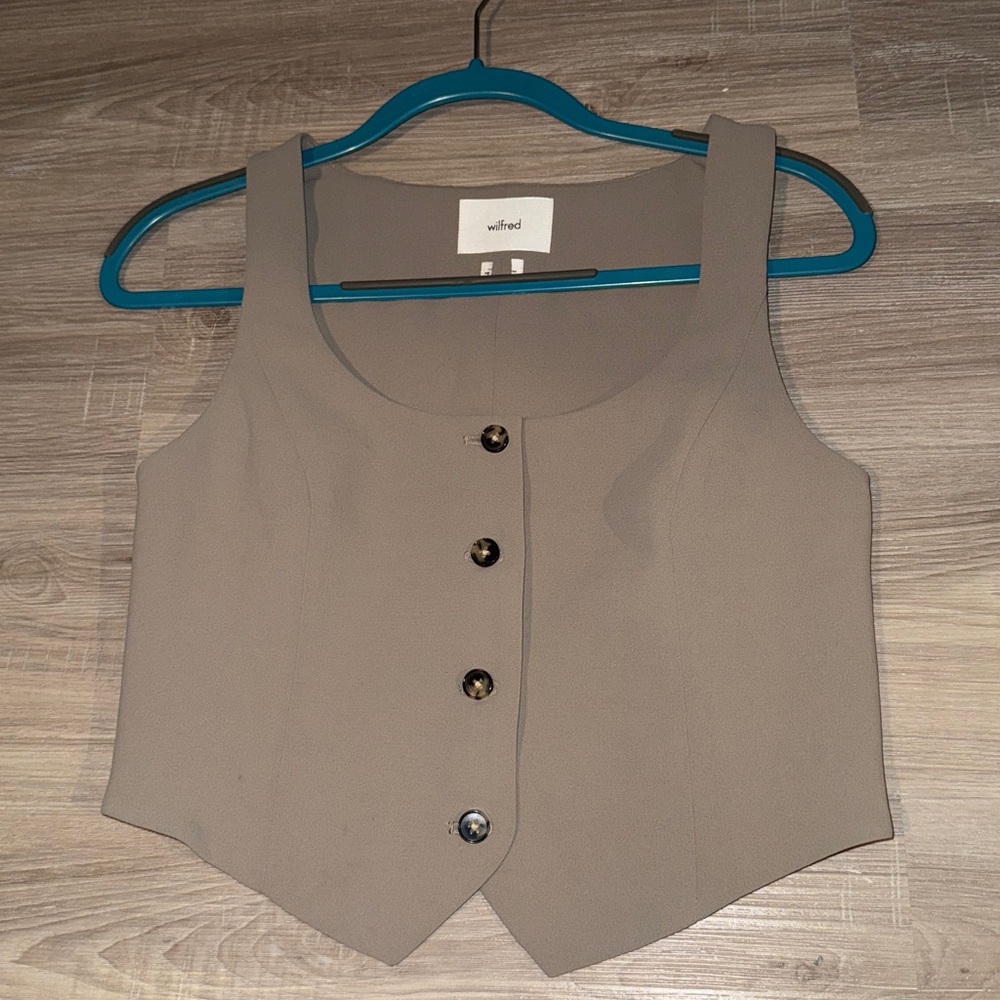 Aritzia Wilfred Rocco Taupe Vest button up size 6 like new